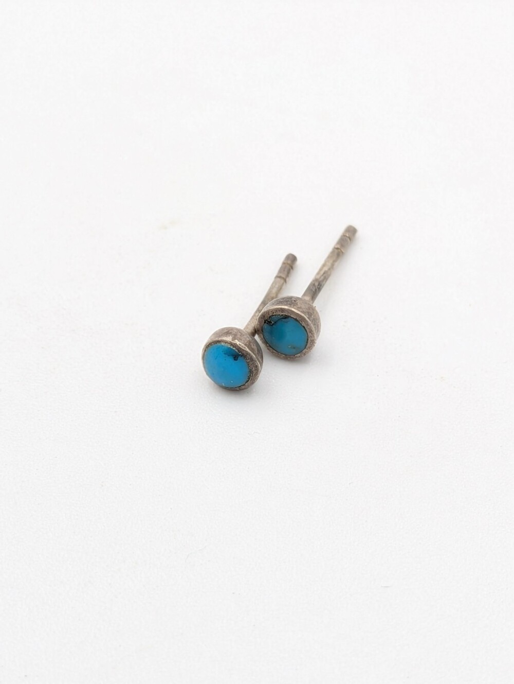 Vintage tiny 925 sterling silver blue turquoise stone stud earrings